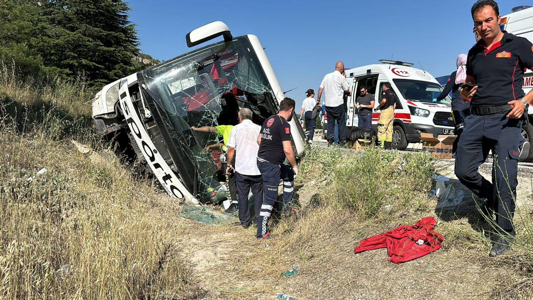 Kütahya’da yolcu otobüsü devrildi! Yaralılar var… 15